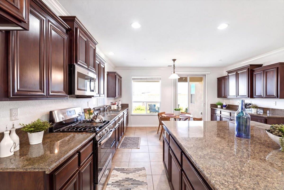 2036 Vignolia Loop Roseville, CA 95747 - Photo 10 of 27
