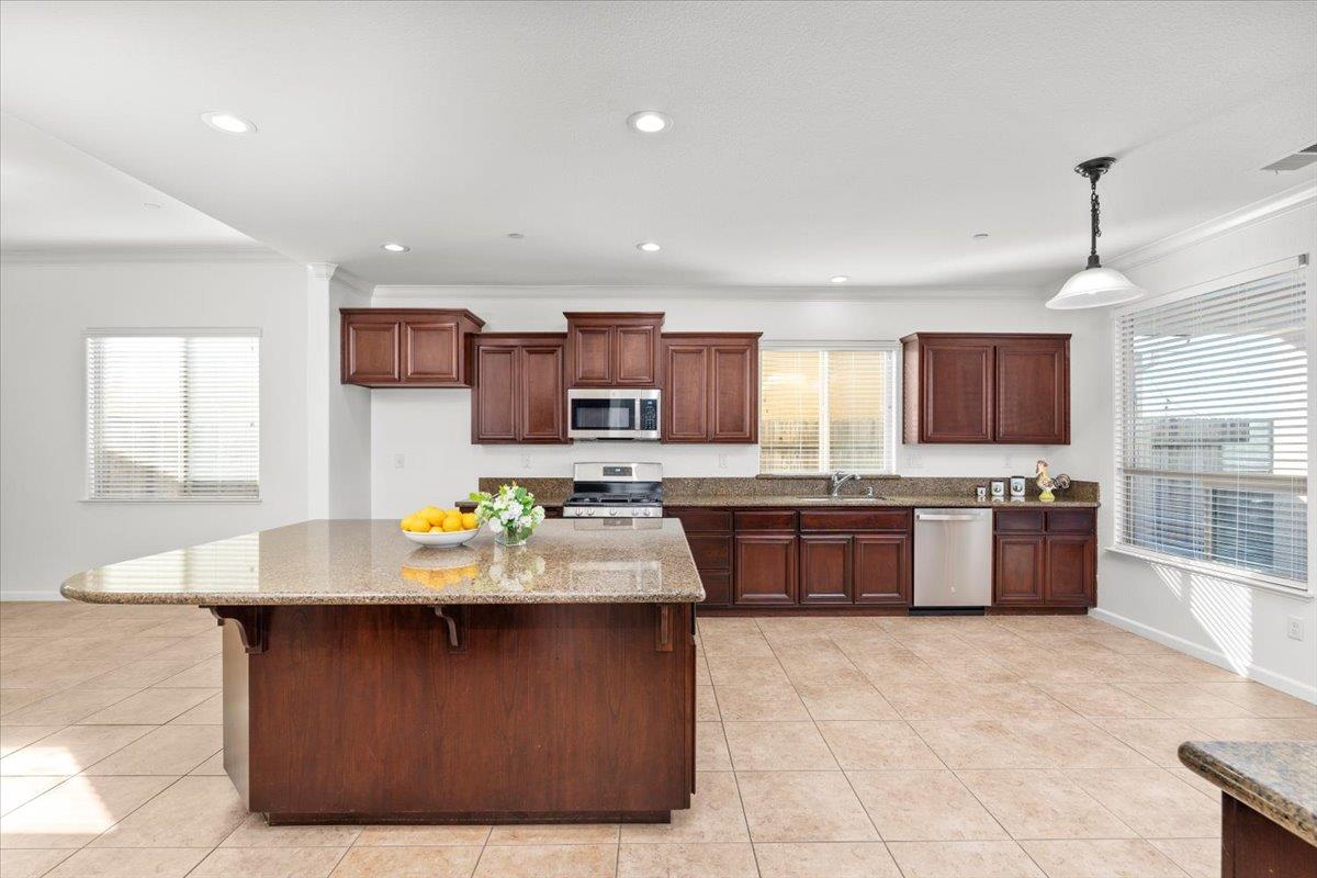 2036 Vignolia Loop Roseville, CA 95747 - Photo 10 of 33