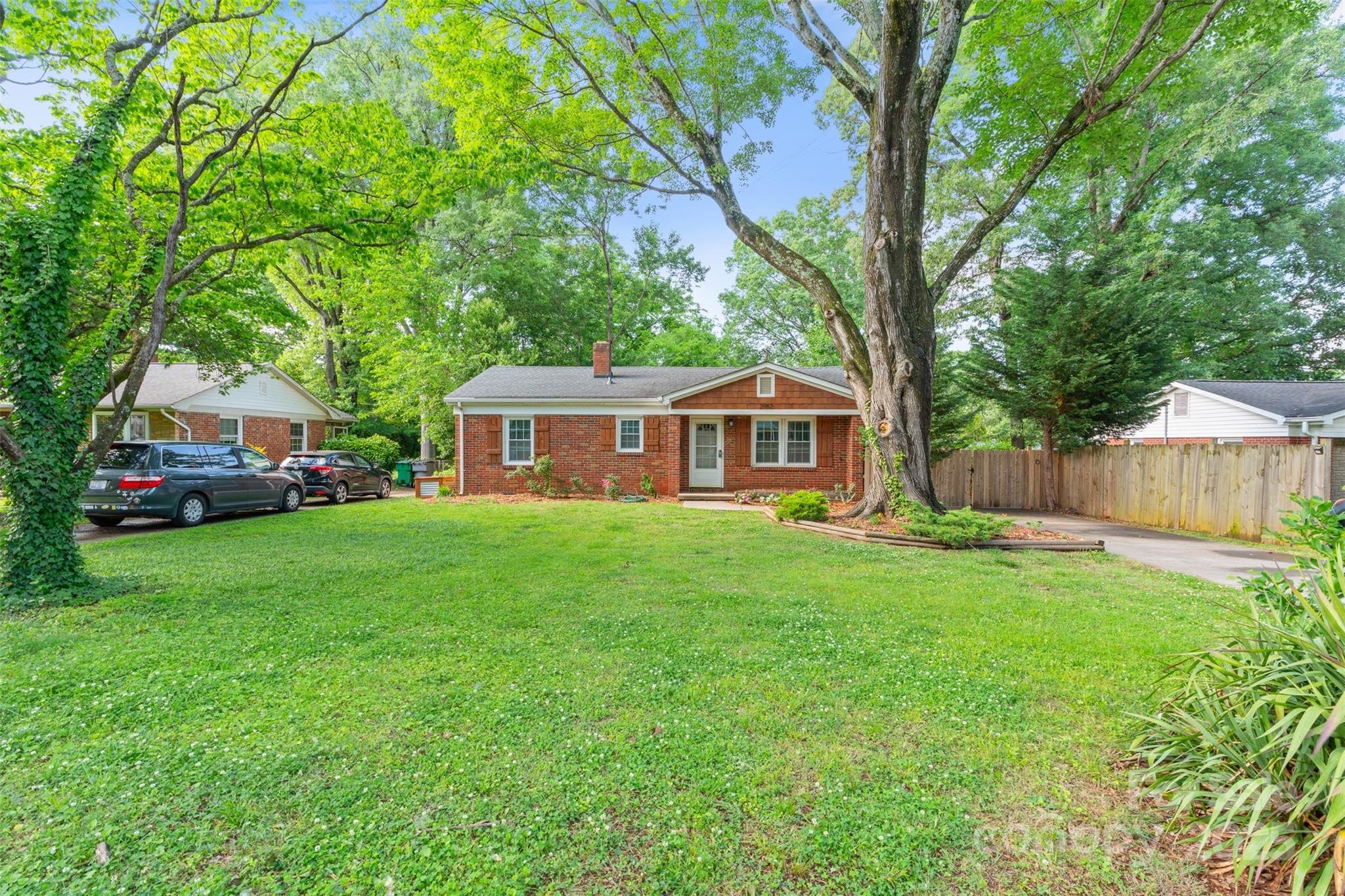 2953 Enfield Road Charlotte, NC 28205 - Photo 3 of 30 Gallery Image 3