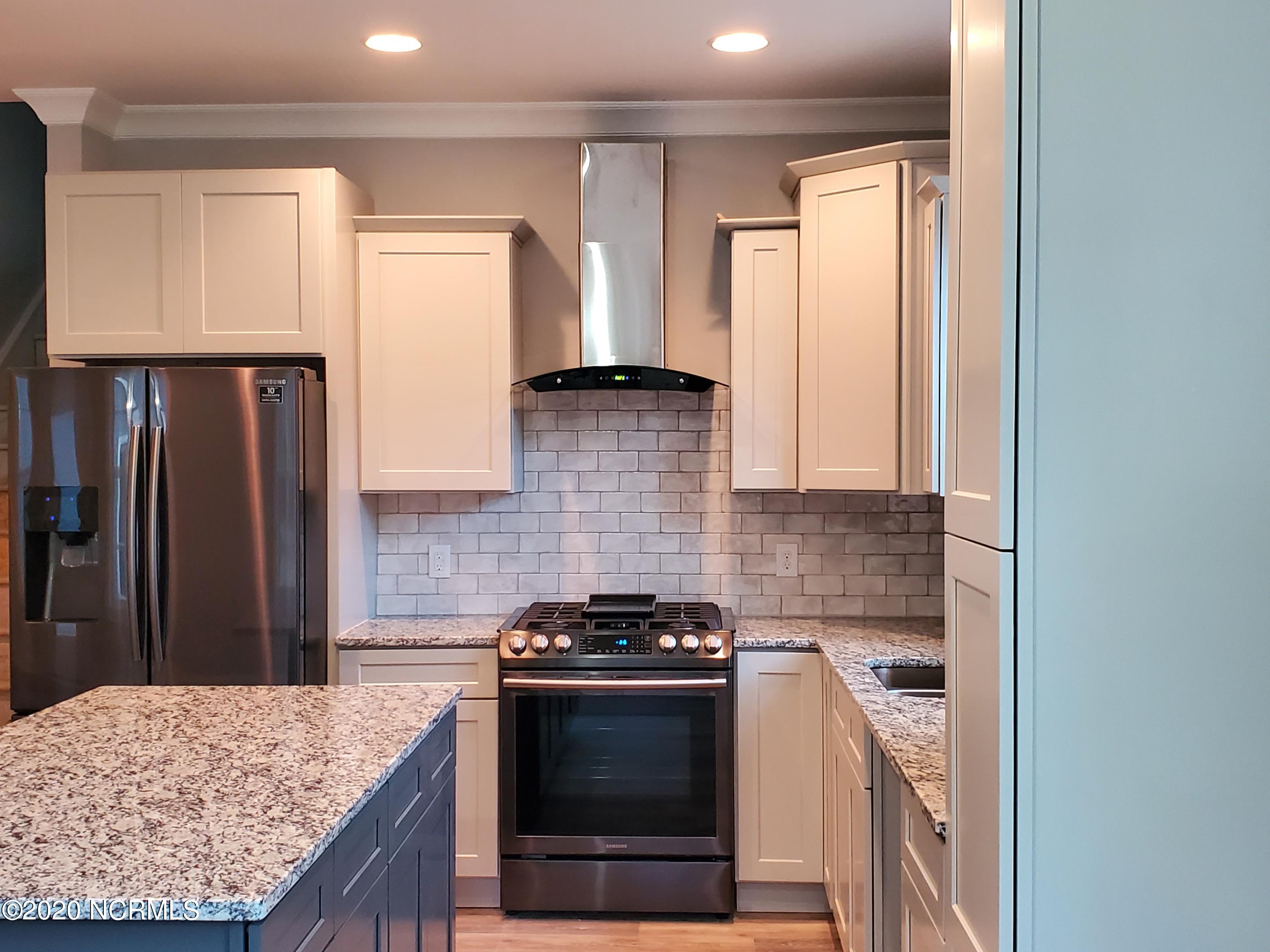 901 Nicklaus Road Boiling Spring Lakes, NC 28461 - Photo 29 of 33 Optional upgrade gas with hood