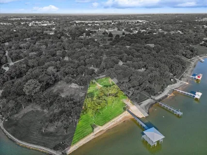 $999,999 | 12424 Lake Forest Drive, Azle, TX 76020