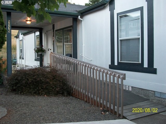 1175 Northeast Rifle Range Street Roseburg, OR 97470 - Photo 3 of 28 Gallery Image 3