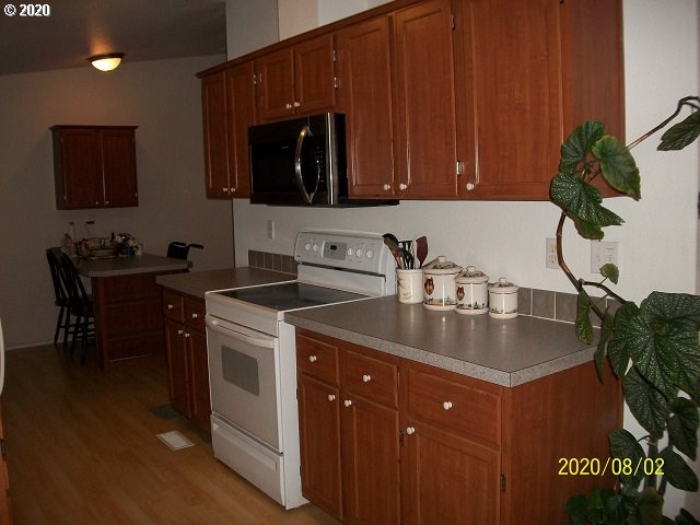 1175 Northeast Rifle Range Street Roseburg, OR 97470 - Photo 5 of 28 Gallery Image 5
