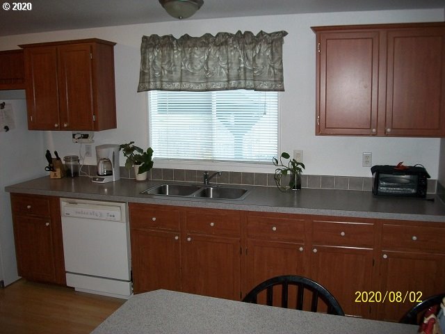 1175 Northeast Rifle Range Street Roseburg, OR 97470 - Photo 6 of 28 Gallery Image 6