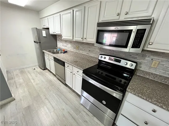 $1,599 | 4961 River Glen Drive, Unit 28, Las Vegas, NV 89103