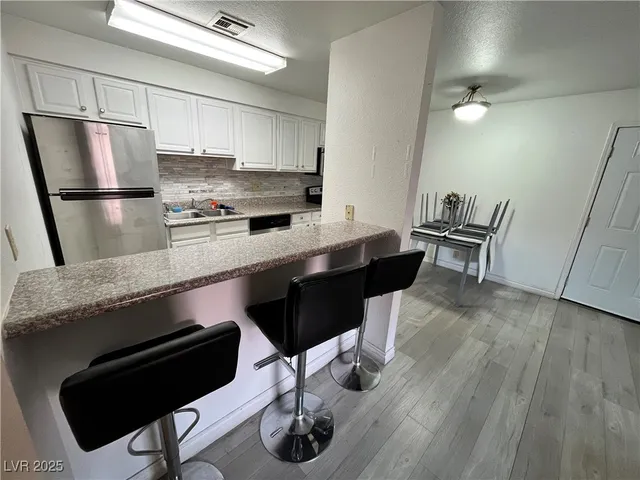 $1,599 | 4961 River Glen Drive, Unit 28, Las Vegas, NV 89103
