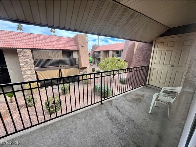 $1,599 | 4961 River Glen Drive, Unit 28, Las Vegas, NV 89103