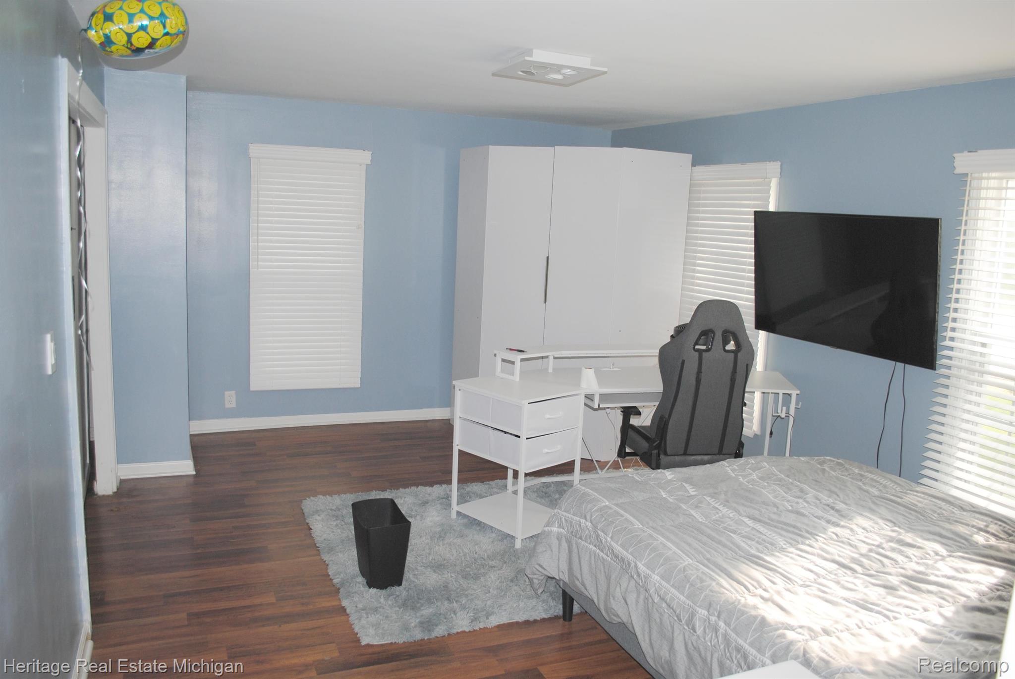 5004 Carroll Lk Road Commerce Township, MI 48382 - Photo 9 of 24 Your family will love all the entry level rooms!