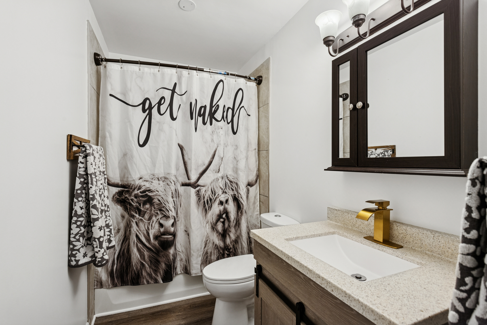 516 Dalhart Avenue Romeoville, IL 60446 - Photo 13 of 19 a bathroom with a sink toilet and mirror