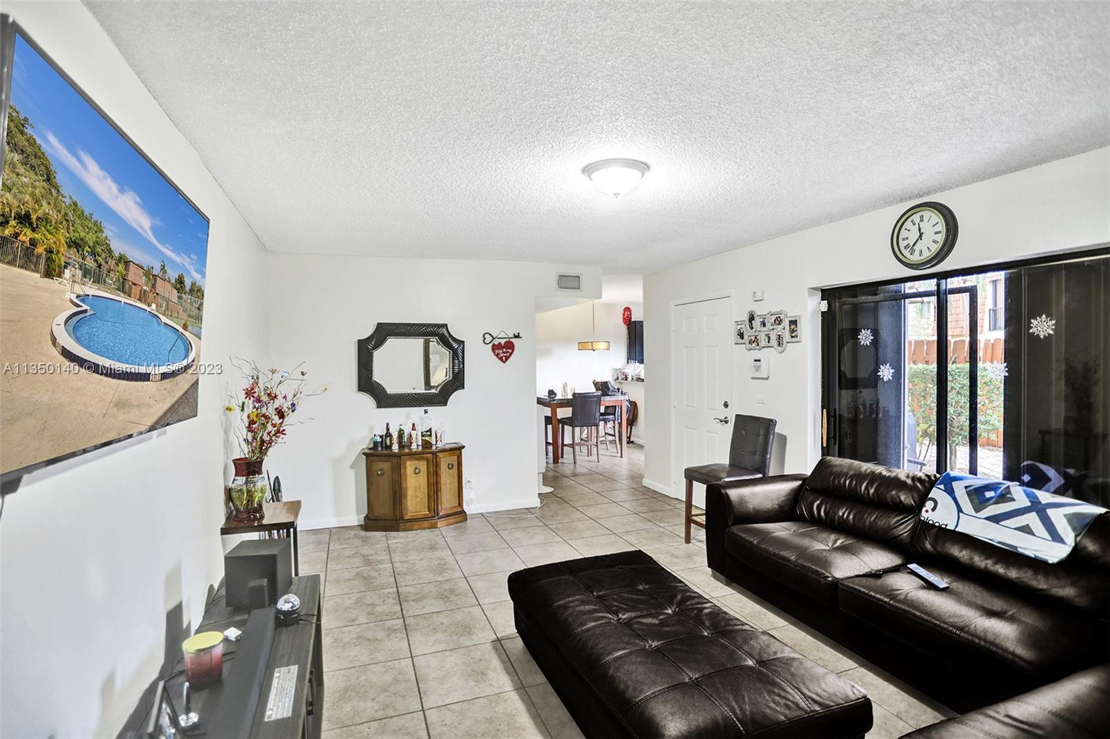 84 Springdale Circle Palm Springs, FL 33461 - Photo 6 of 32 a living room with furniture