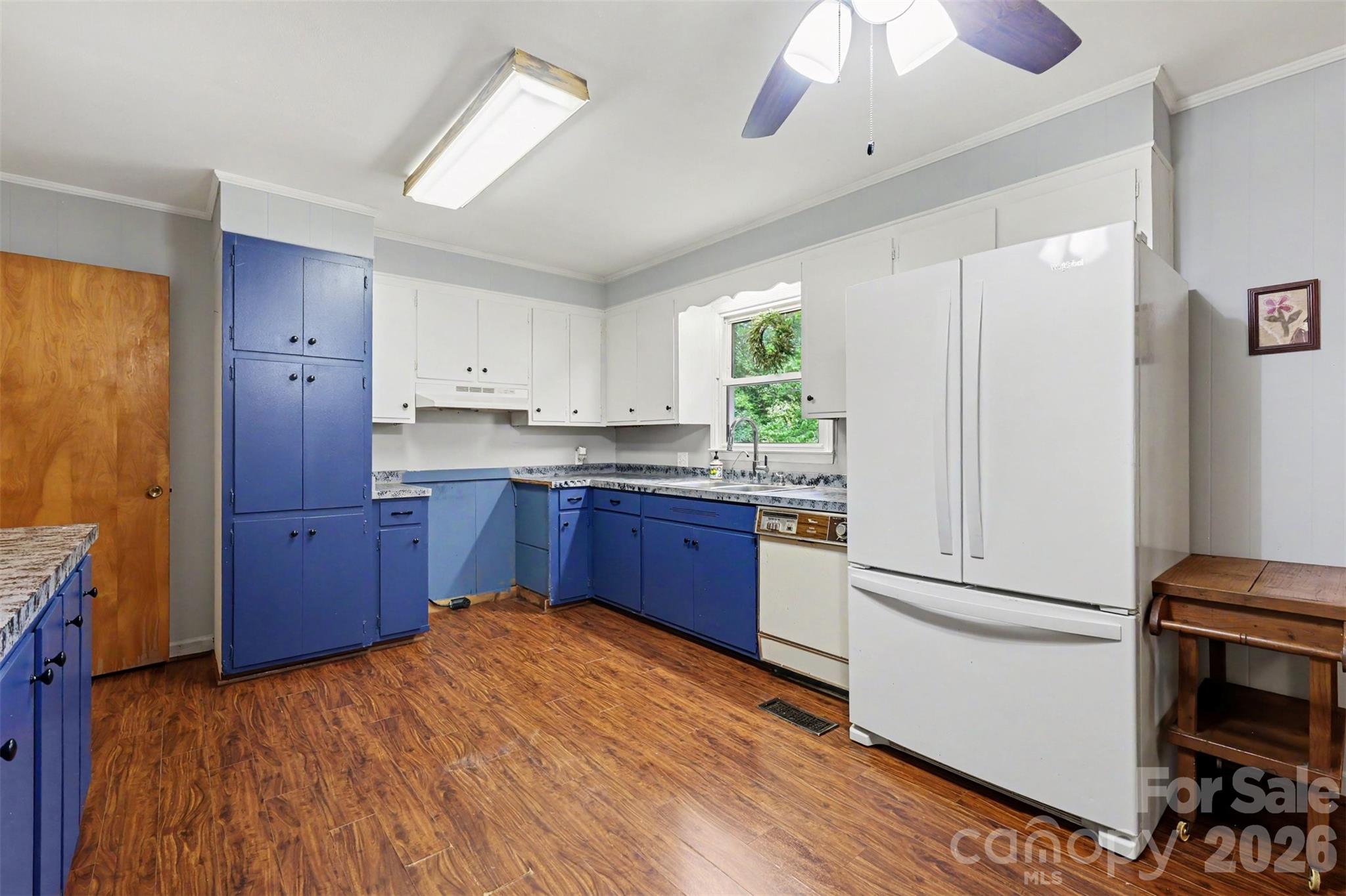 6774 Woodhaven Road Kershaw, SC 29067 - Photo 12 of 30 a kitchen with stainless steel appliances granite countertop a refrigerator a sink dishwasher and a stove with wooden floor