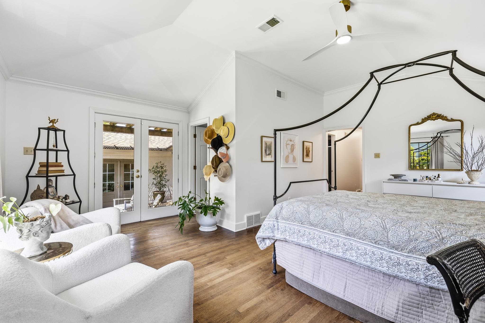 253 Ridgefield Road Memphis, TN 38111 - Photo 20 of 32 Vaulted ceilings complement wood-finish flooring and white walls