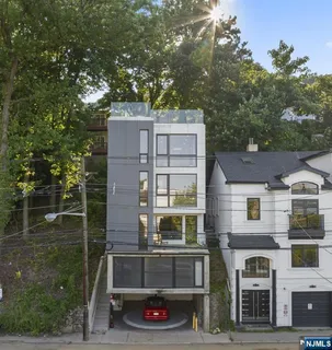 $1,888,888 | 1076 River Road, Edgewater, NJ 07020