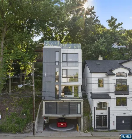 $1,888,888 | 1076 River Road, Edgewater, NJ 07020