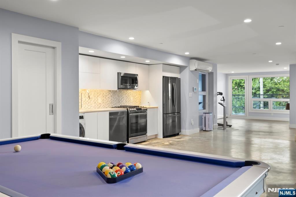 1076 River Road Edgewater, NJ 07020 - Photo 11 of 45