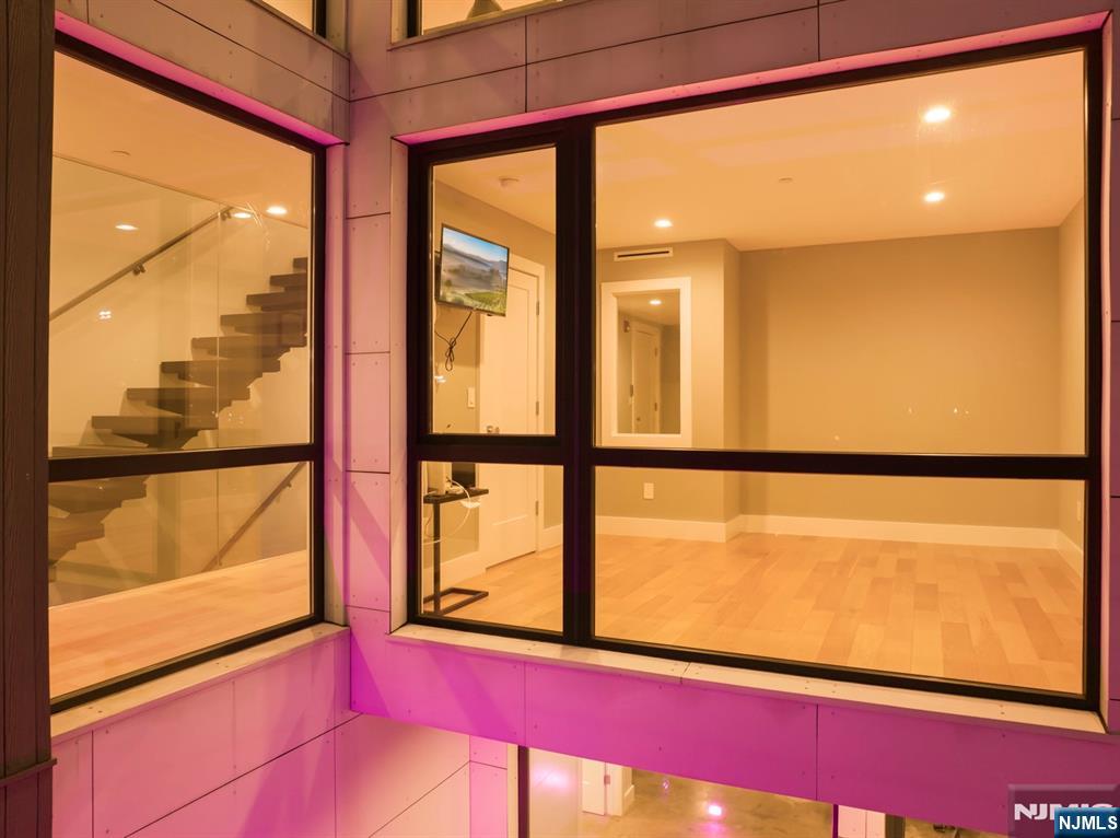 1076 River Road Edgewater, NJ 07020 - Photo 13 of 45