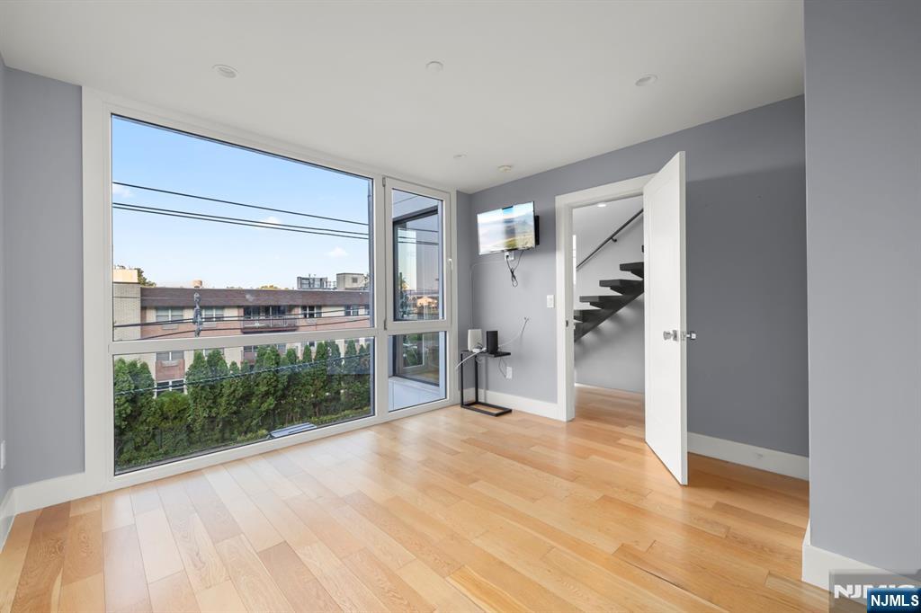 1076 River Road Edgewater, NJ 07020 - Photo 14 of 45