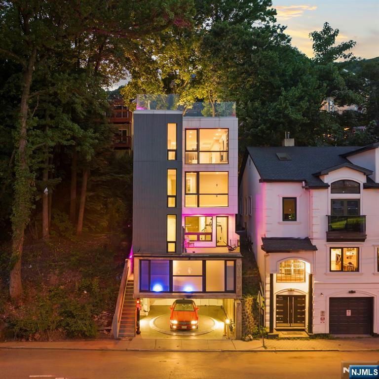 1076 River Road Edgewater, NJ 07020 - Photo 2 of 45