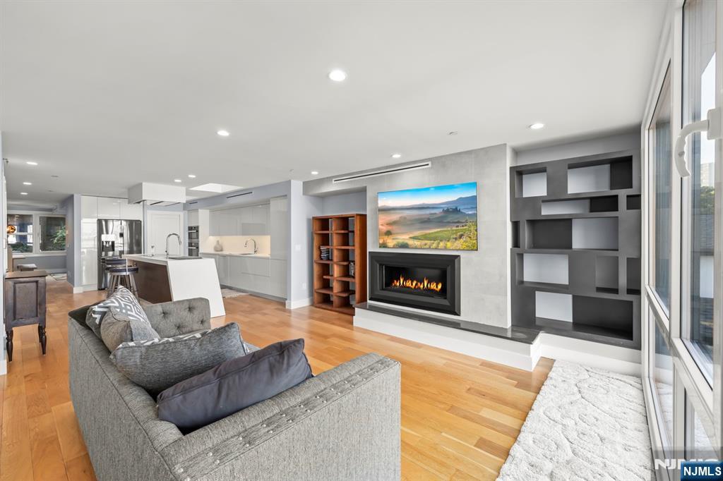 1076 River Road Edgewater, NJ 07020 - Photo 24 of 45