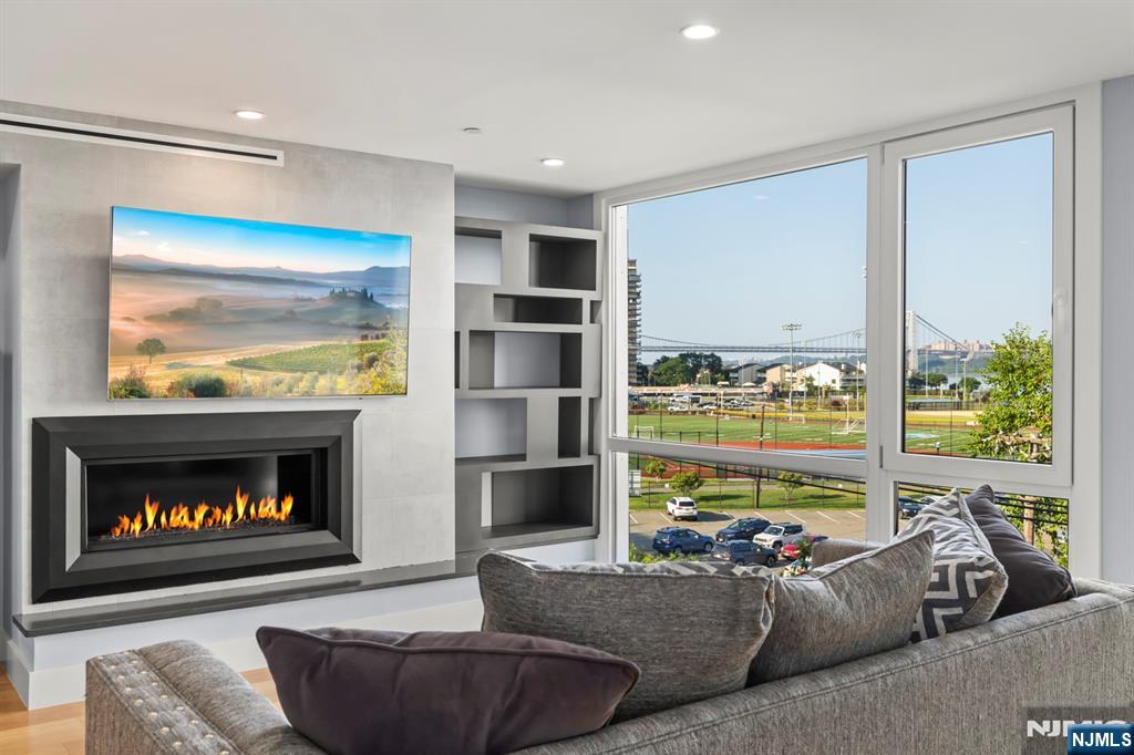 1076 River Road Edgewater, NJ 07020 - Photo 26 of 45