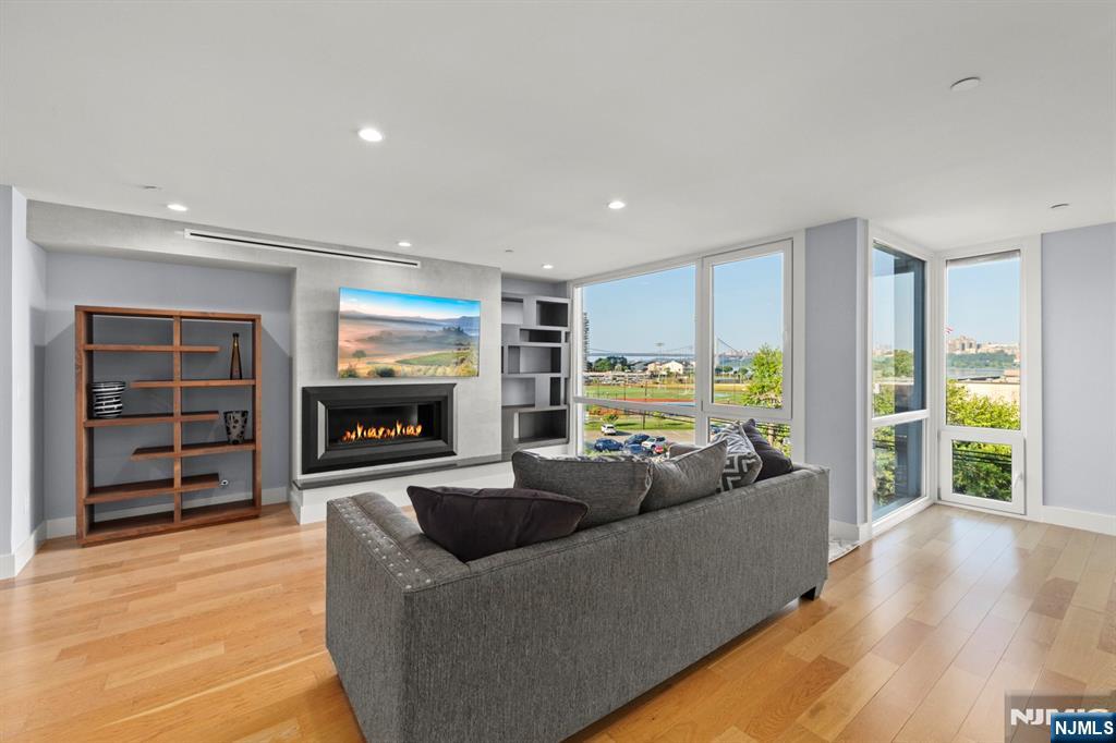 1076 River Road Edgewater, NJ 07020 - Photo 28 of 45