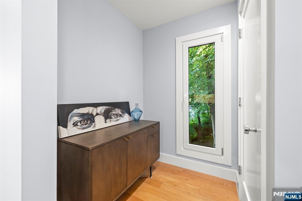 1076 River Road Edgewater, NJ 07020 - Photo 29 of 45