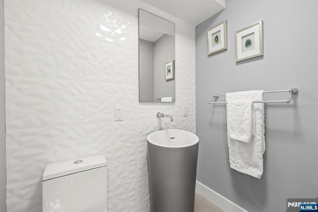 1076 River Road Edgewater, NJ 07020 - Photo 30 of 45