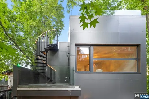 $1,888,888 | 1076 River Road, Edgewater, NJ 07020