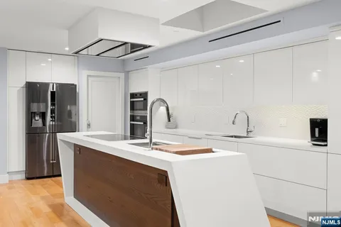 $1,888,888 | 1076 River Road, Edgewater, NJ 07020