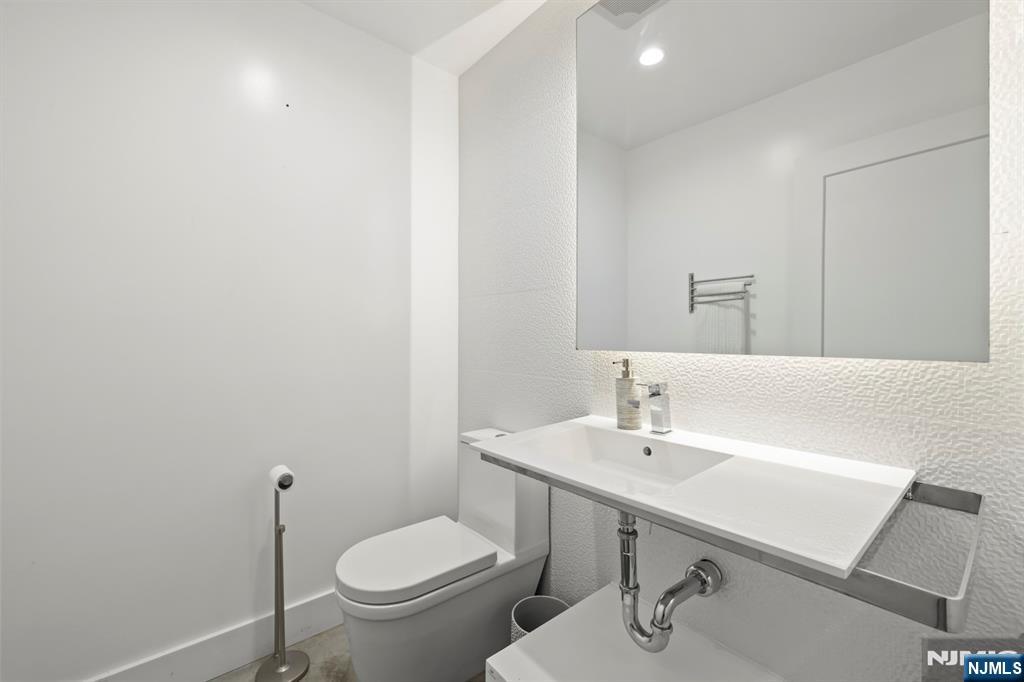 1076 River Road Edgewater, NJ 07020 - Photo 8 of 45