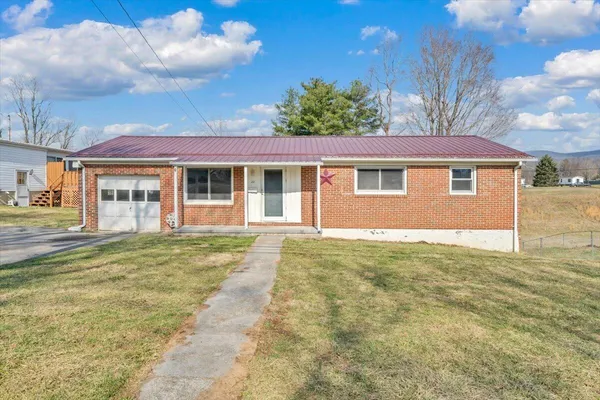 $220,000 | 1111 Curve Road, Pearisburg, VA 24134