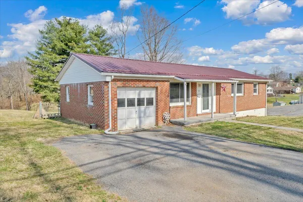 $220,000 | 1111 Curve Road, Pearisburg, VA 24134