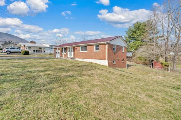 $220,000 | 1111 Curve Road, Pearisburg, VA 24134