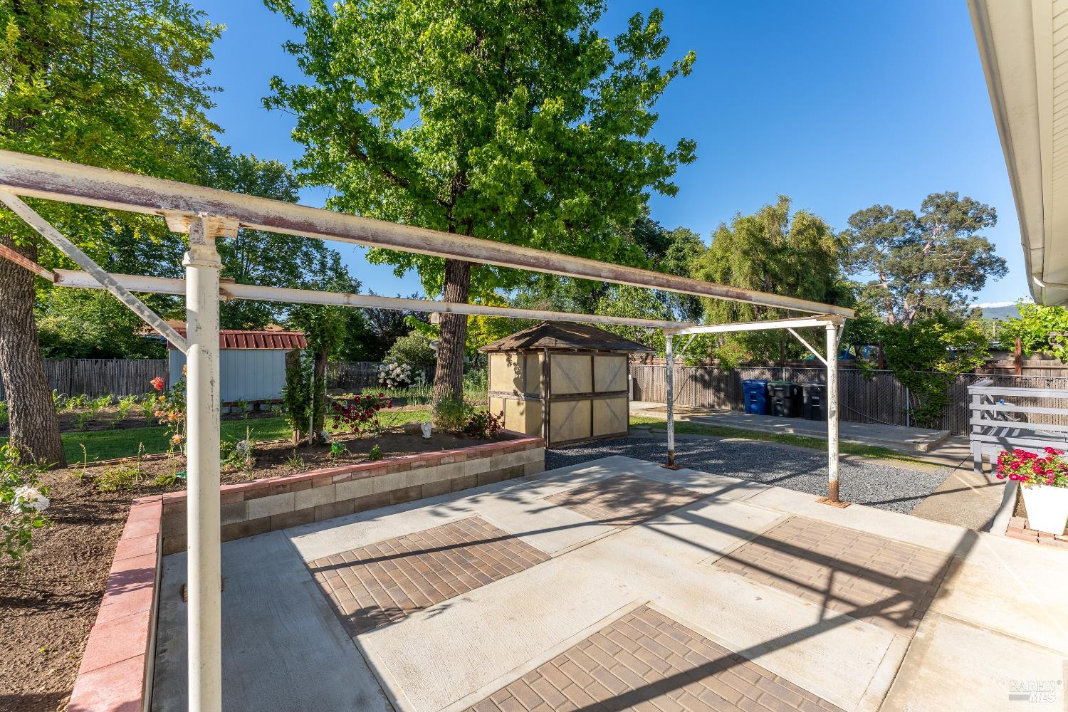 92 Oak Knoll Road Ukiah, CA 95482 - Photo 19 of 29 a view of a backyard