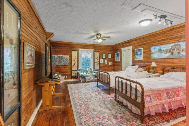 a view of a livingroom with furniture and a ceiling fan