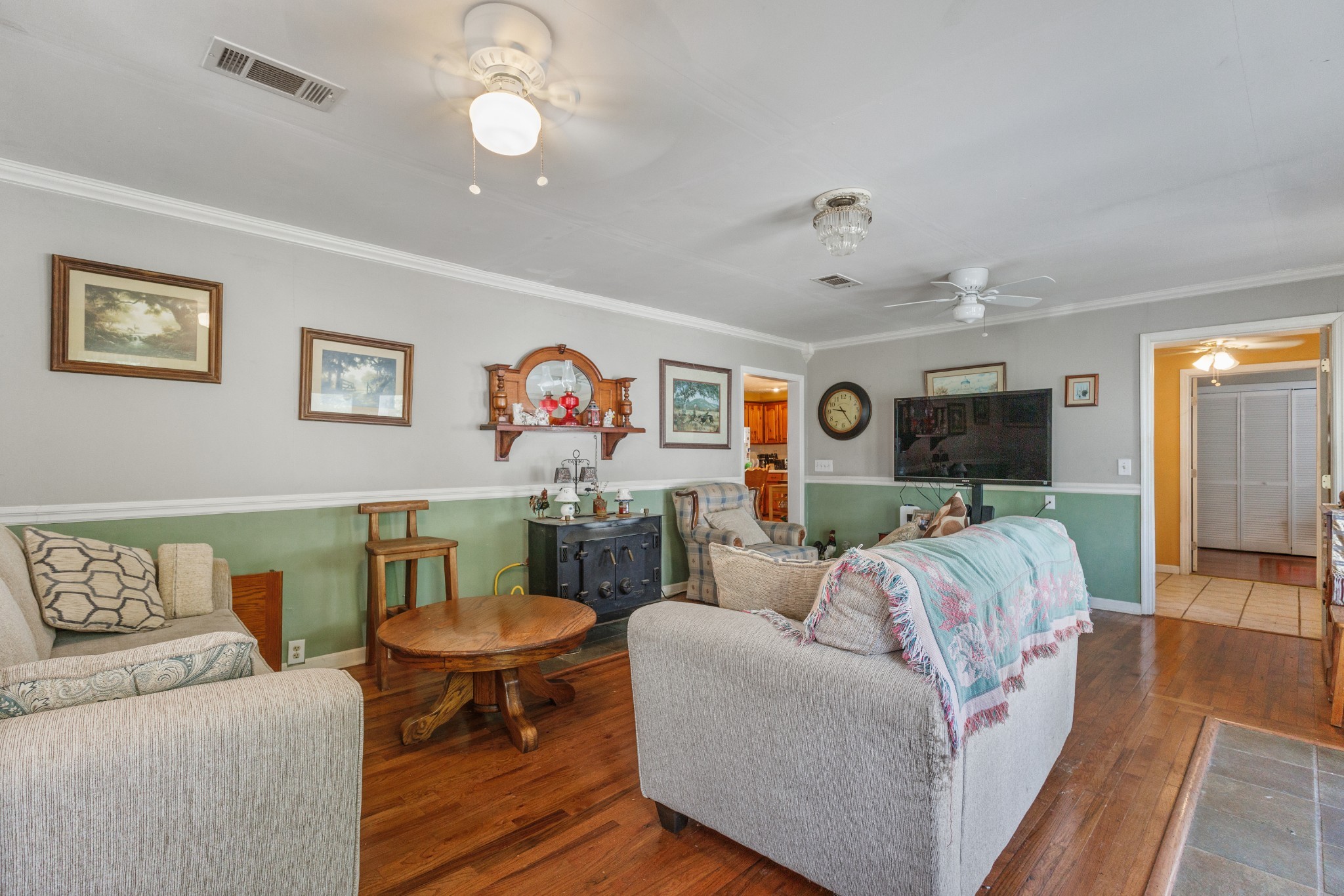 3371 Highway 76 Cottontown, TN 37048 - Photo 46 of 54 a living room with furniture and a flat screen tv