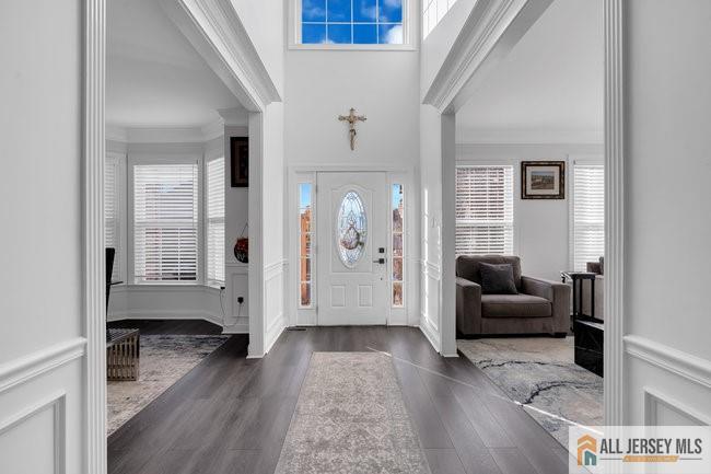 43 Meadow Run Road Bordentown, NJ 08505 - Photo 4 of 52 a living room with furniture and wooden floor