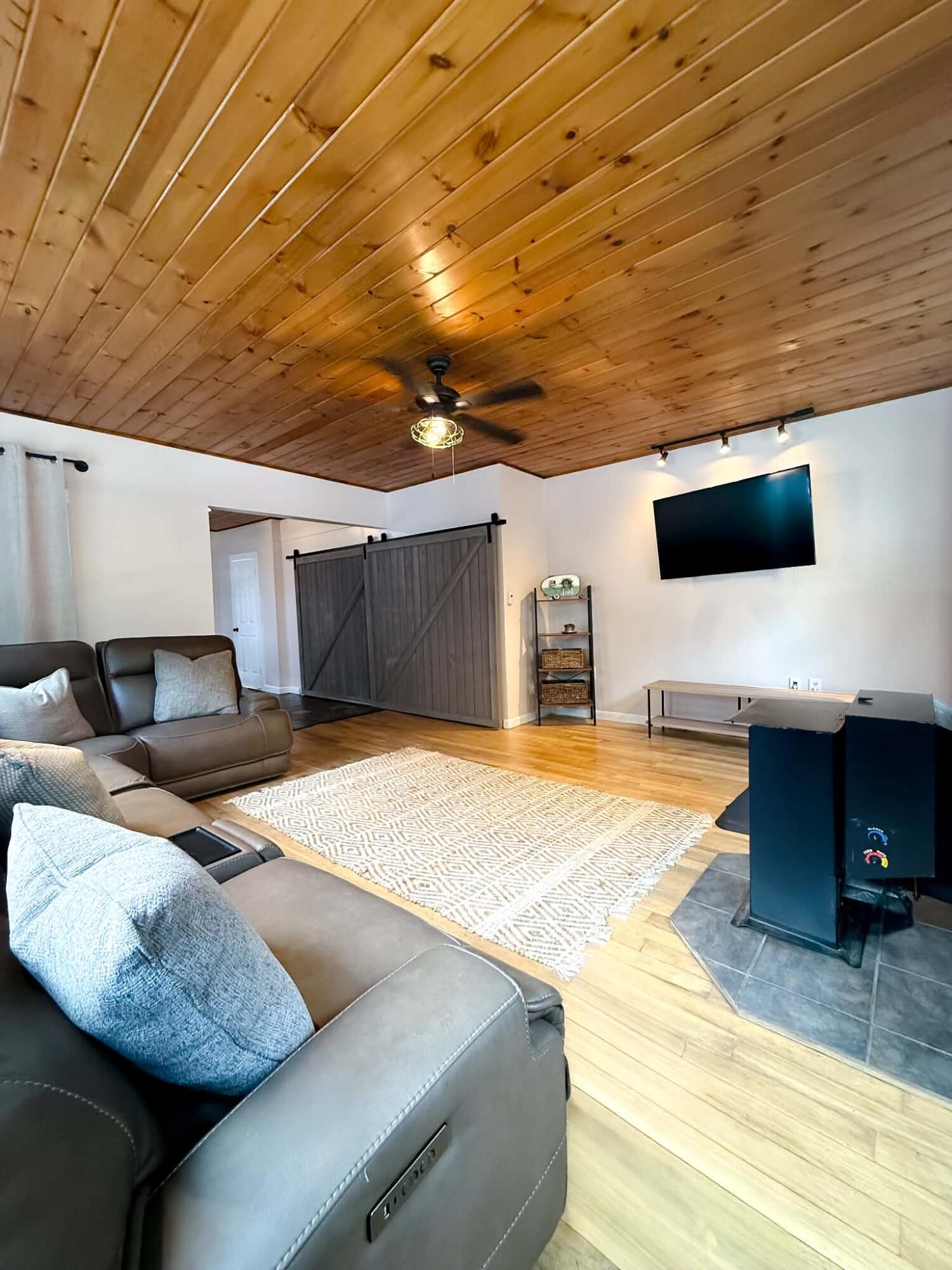 179 Grove Street Bangor, ME 04401 - Photo 6 of 48 Living Room