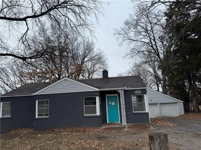 $145,000 | 6876 Sni A Bar Road, Kansas City, MO 64129