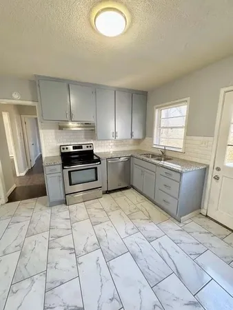 $145,000 | 6876 Sni A Bar Road, Kansas City, MO 64129