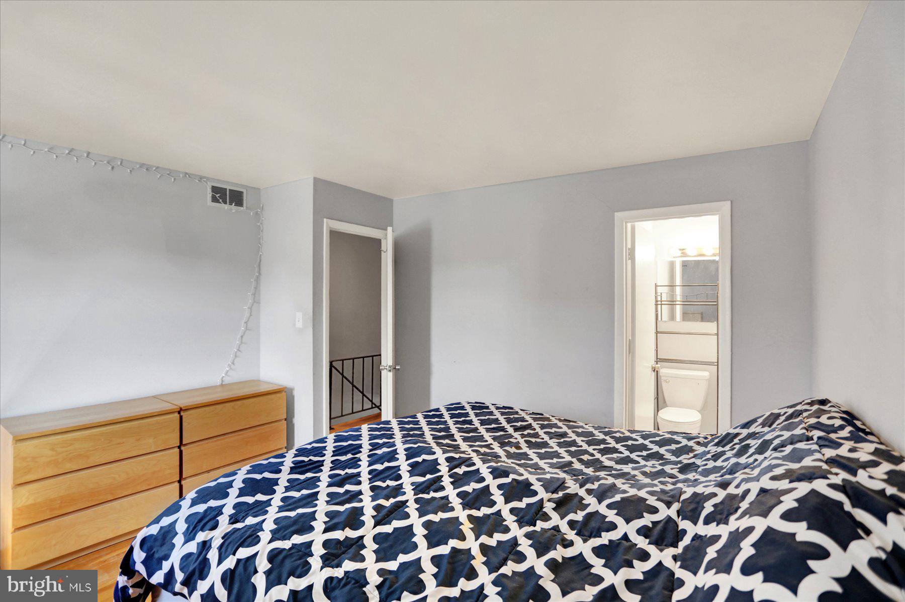 959 Elm Road Baltimore, MD 21227 - Photo 7 of 27 a bedroom with a bed and a window