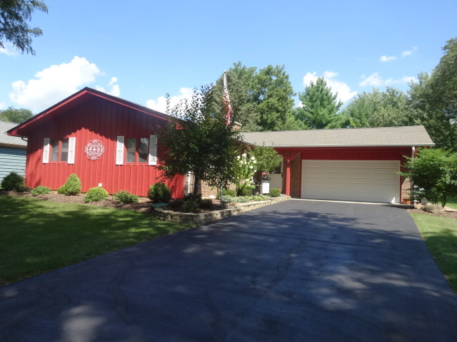 231 Aberdeen Road Cary, IL 60013 - Photo 1 of 25