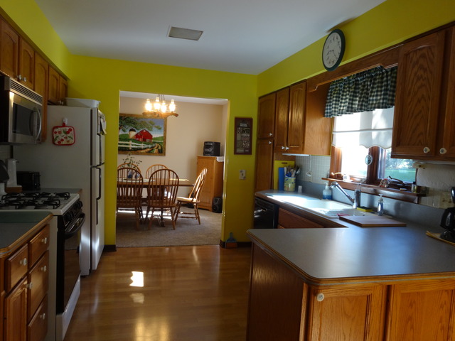 231 Aberdeen Road Cary, IL 60013 - Photo 4 of 25