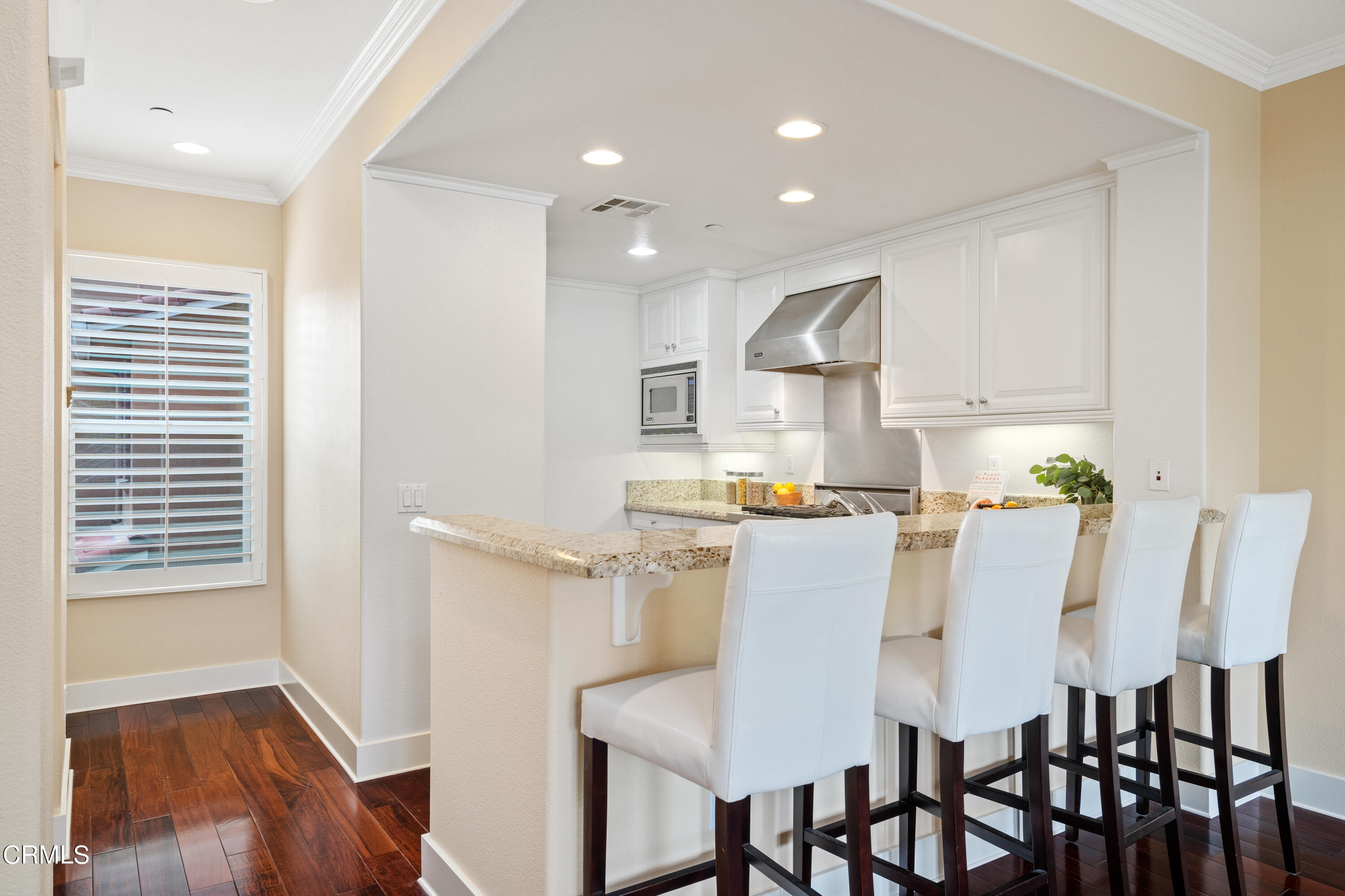 453 North Altadena Drive, Unit 5 Pasadena, CA 91107 - Photo 17 of 36 a view of kitchen and dining area with furniture