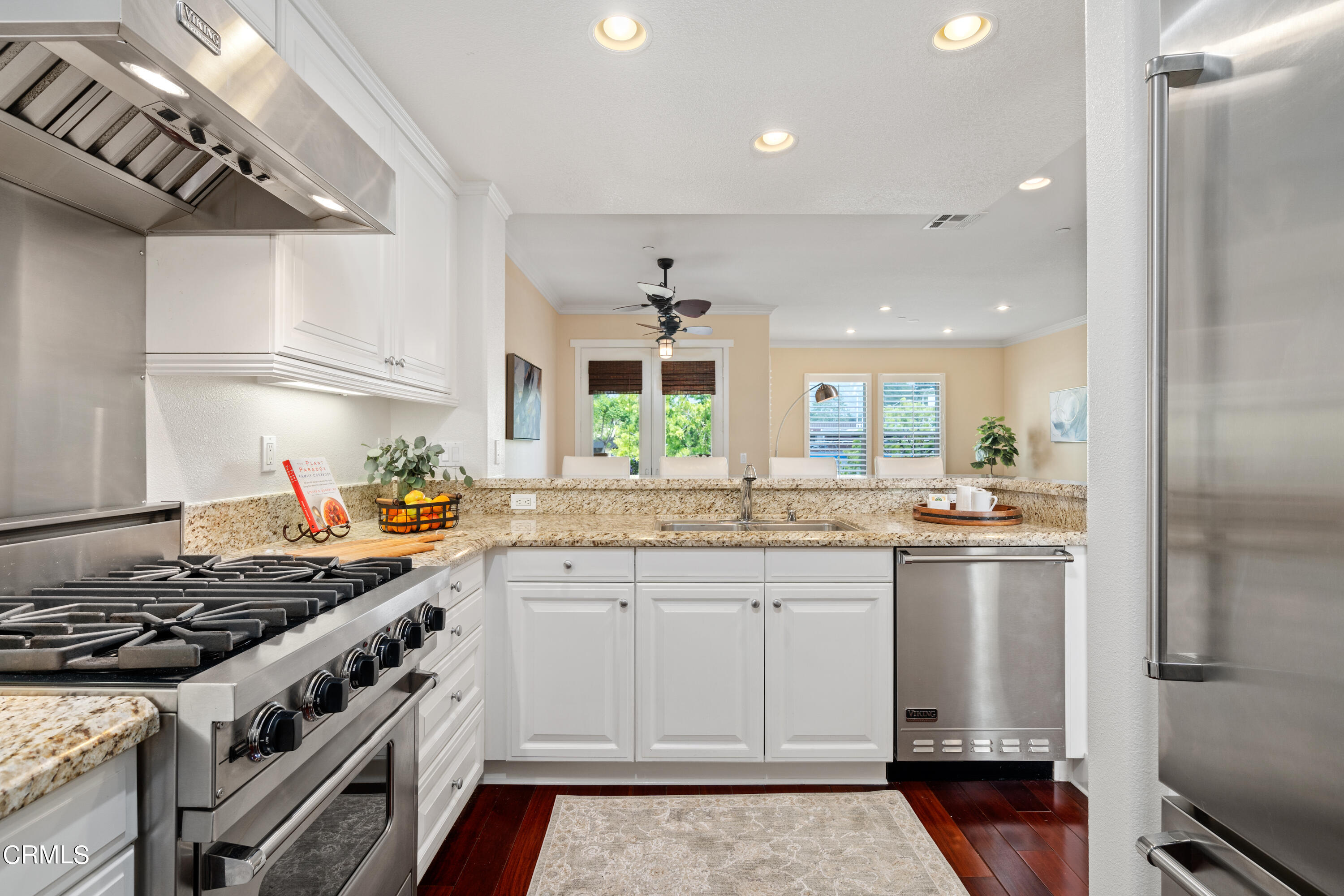 453 North Altadena Drive, Unit 5 Pasadena, CA 91107 - Photo 20 of 36 a kitchen with stainless steel appliances granite countertop a stove and a sink