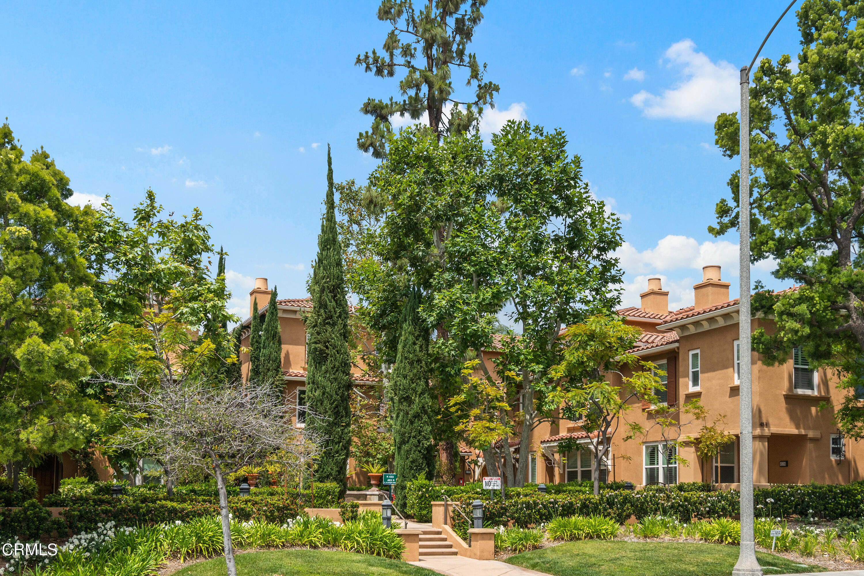 453 North Altadena Drive, Unit 5 Pasadena, CA 91107 - Photo 2 of 36 a view of a building