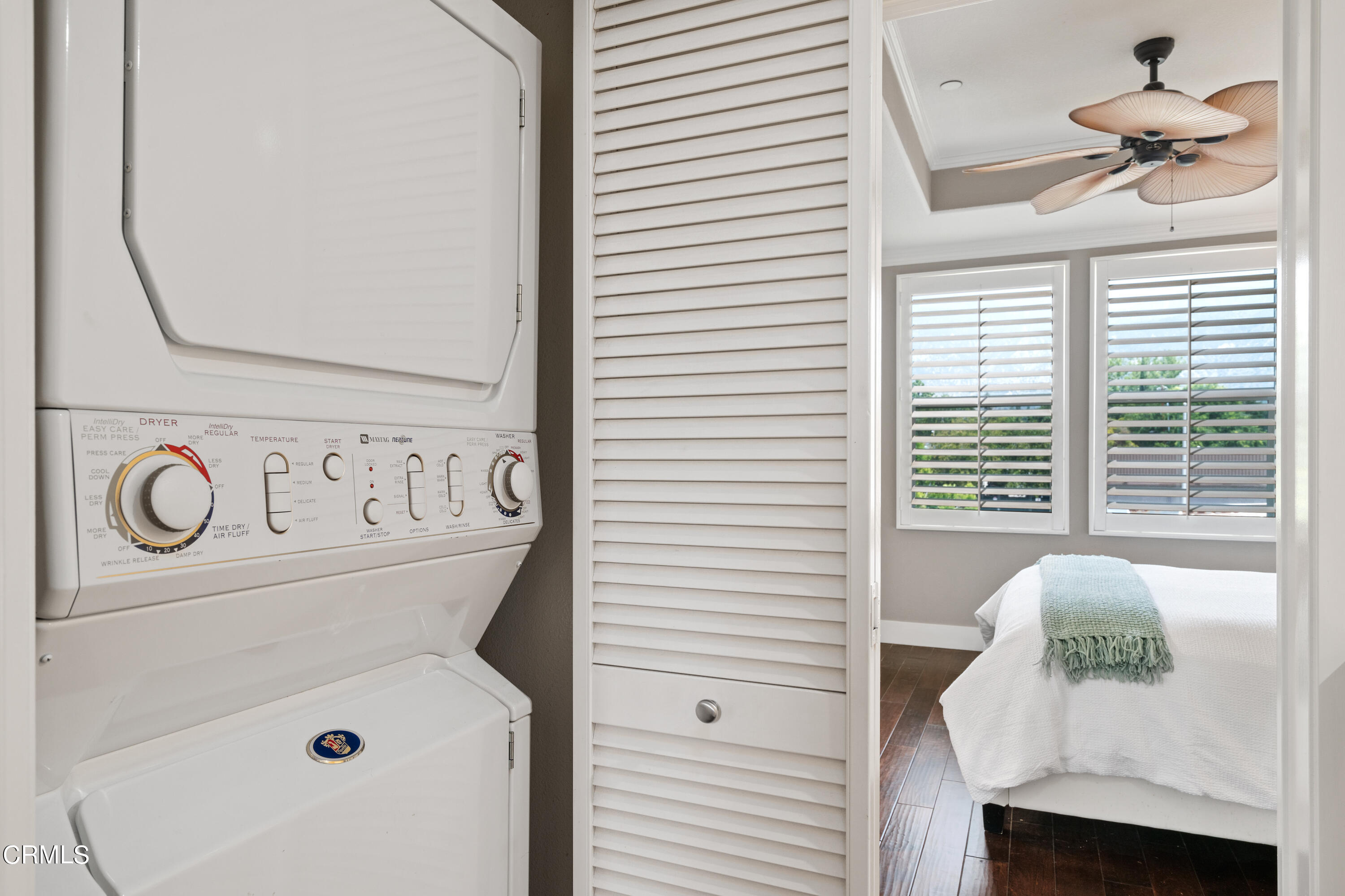 453 North Altadena Drive, Unit 5 Pasadena, CA 91107 - Photo 22 of 36 a view of washer and dryer