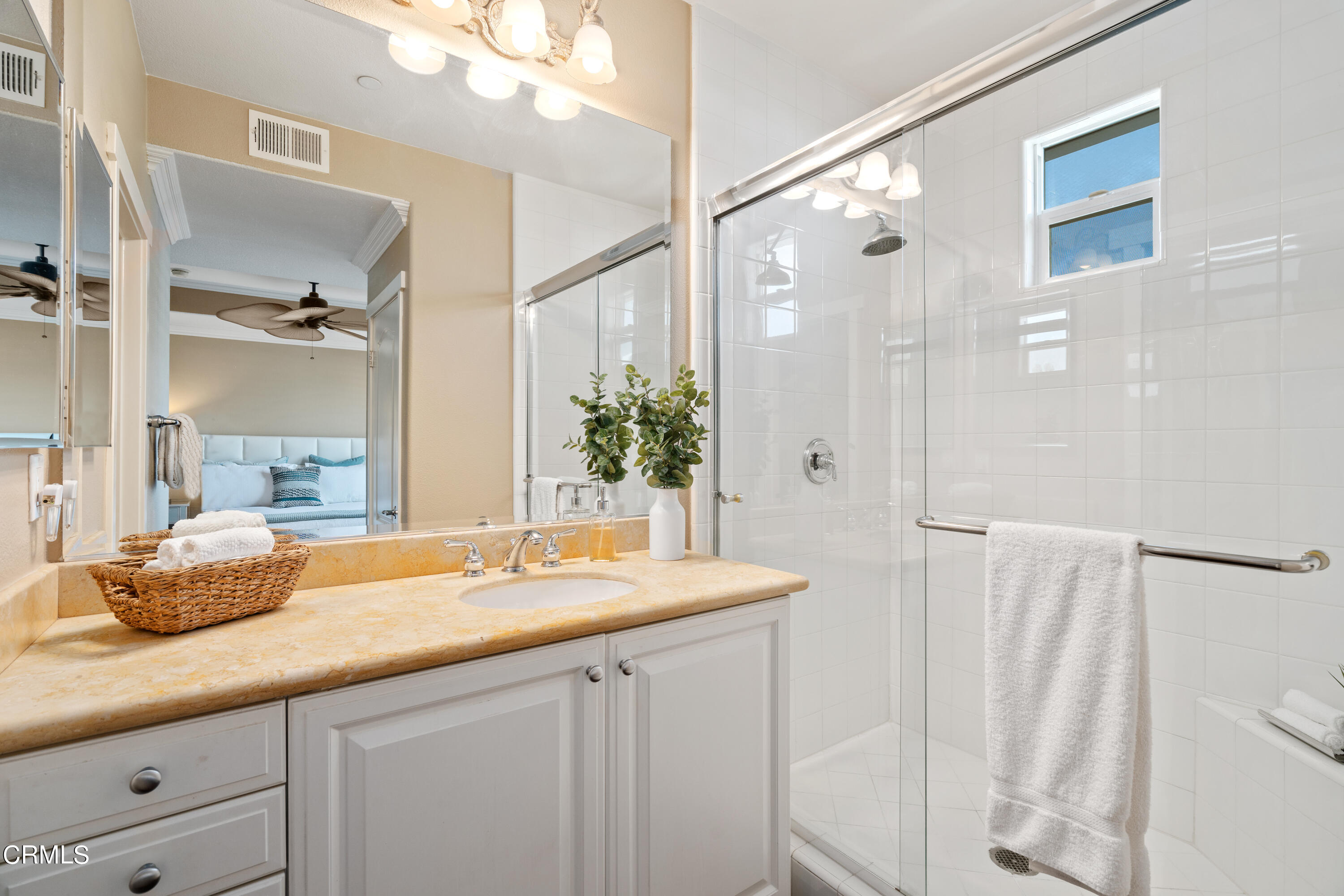 453 North Altadena Drive, Unit 5 Pasadena, CA 91107 - Photo 27 of 36 a bathroom with a double vanity sink and mirror