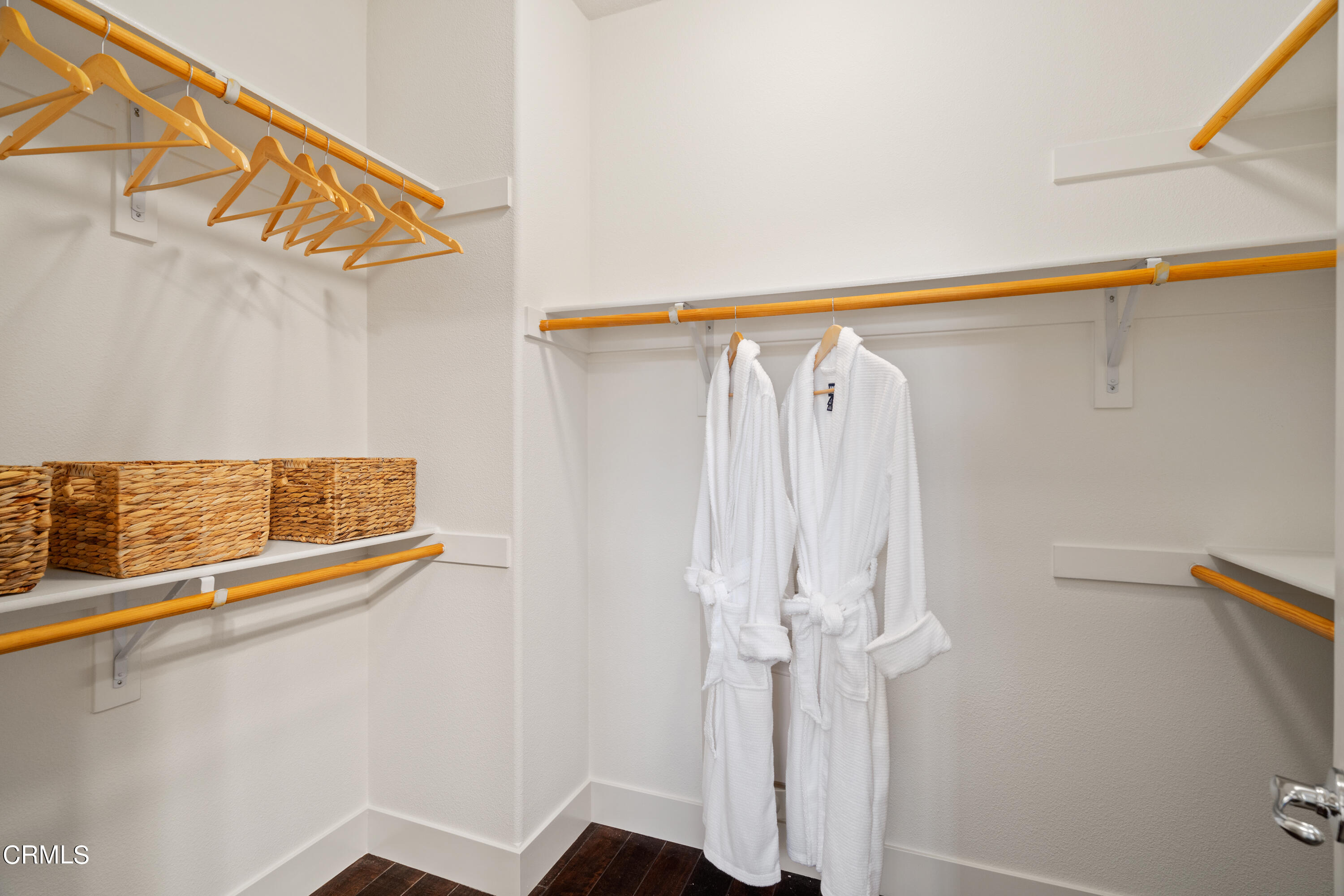 453 North Altadena Drive, Unit 5 Pasadena, CA 91107 - Photo 29 of 36 a utility room with dryer and washer
