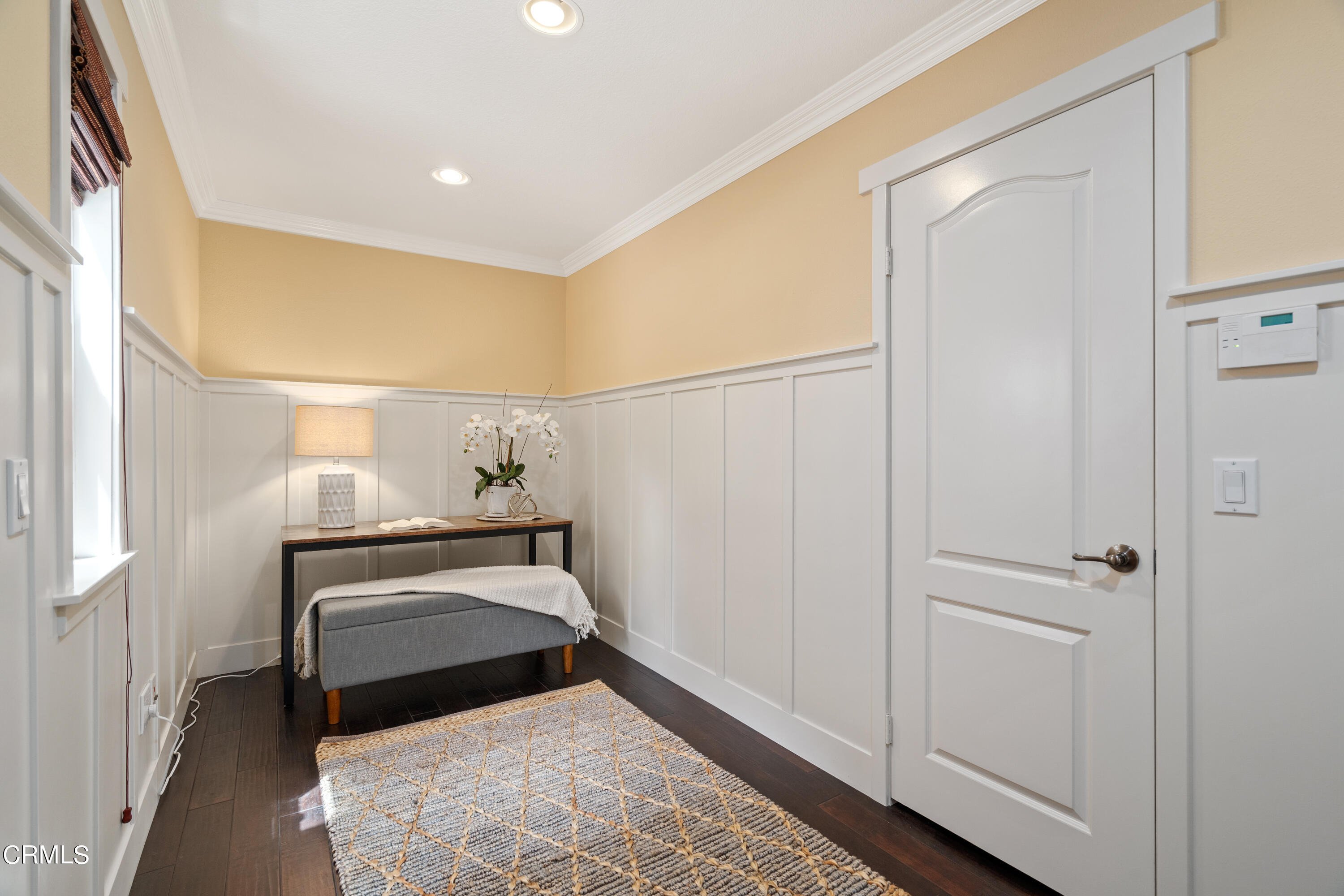 453 North Altadena Drive, Unit 5 Pasadena, CA 91107 - Photo 7 of 36 a view of bedroom